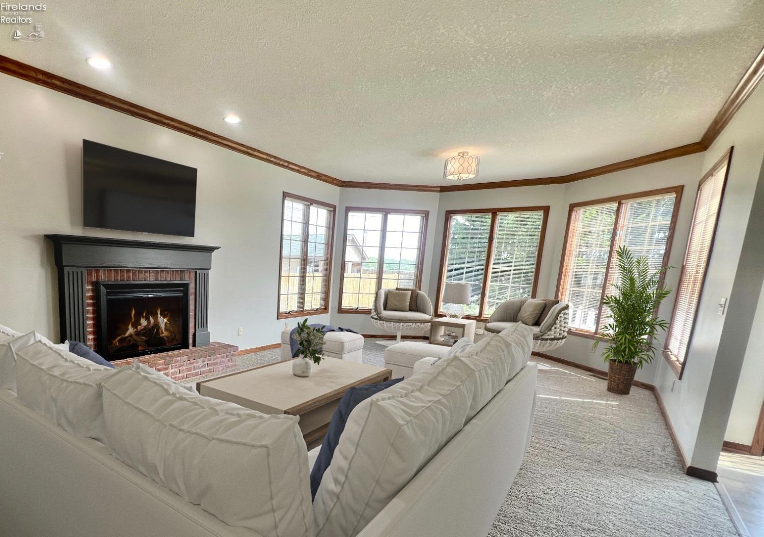 528 W Jamestown Avenue