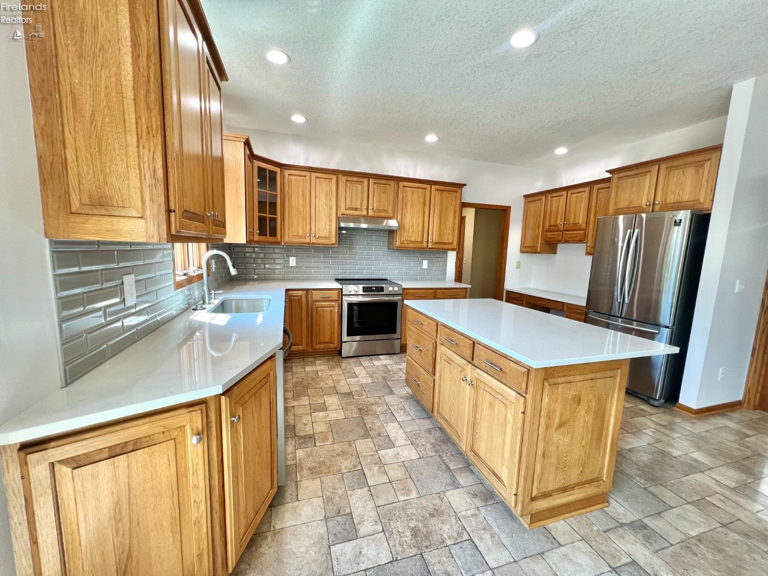 528 W Jamestown Avenue