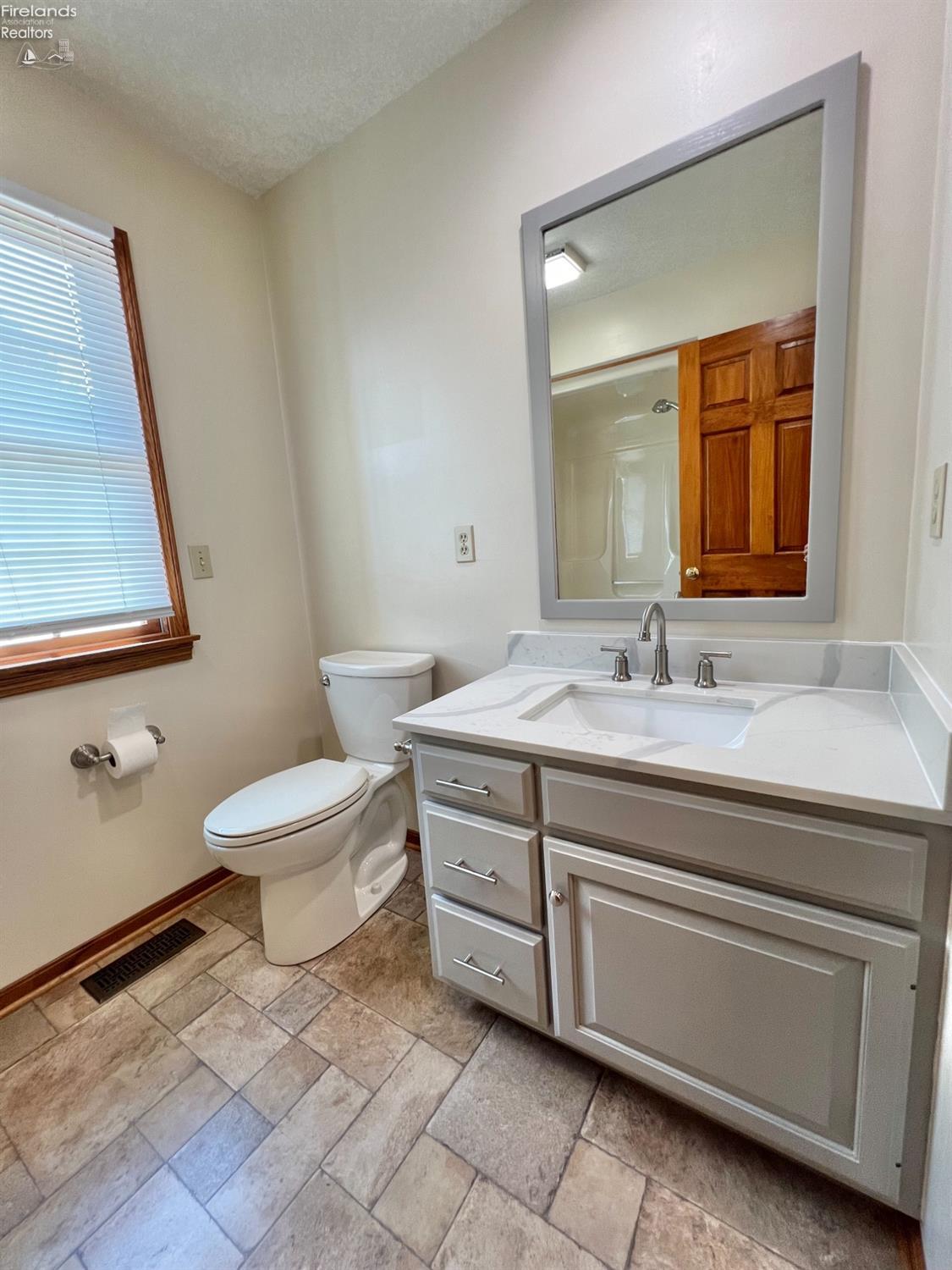 528 W Jamestown Avenue