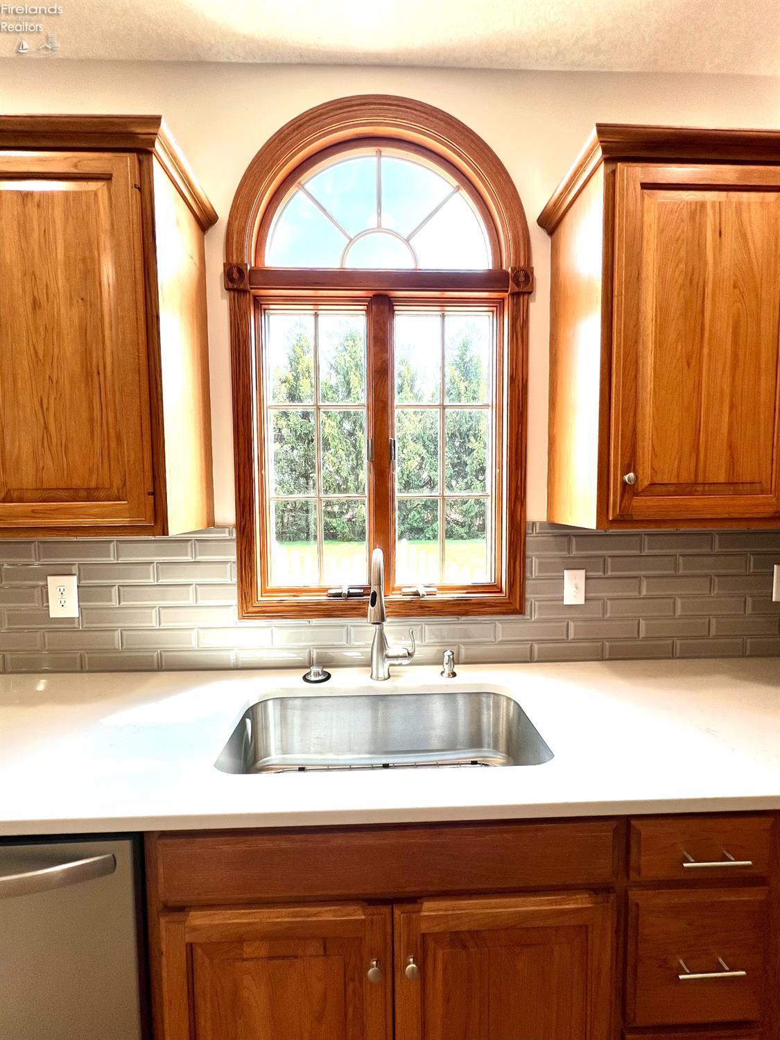 528 W Jamestown Avenue