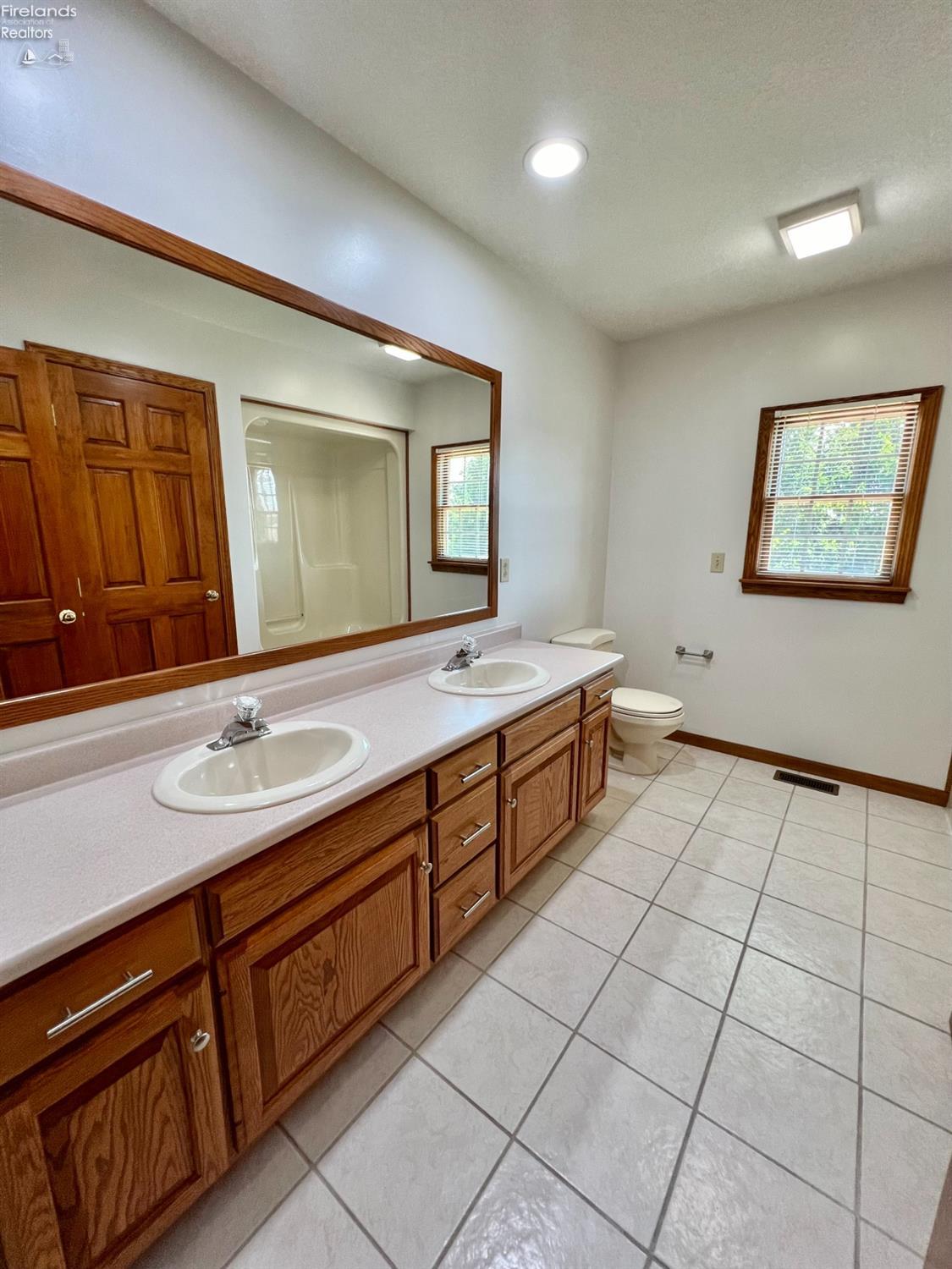 528 W Jamestown Avenue