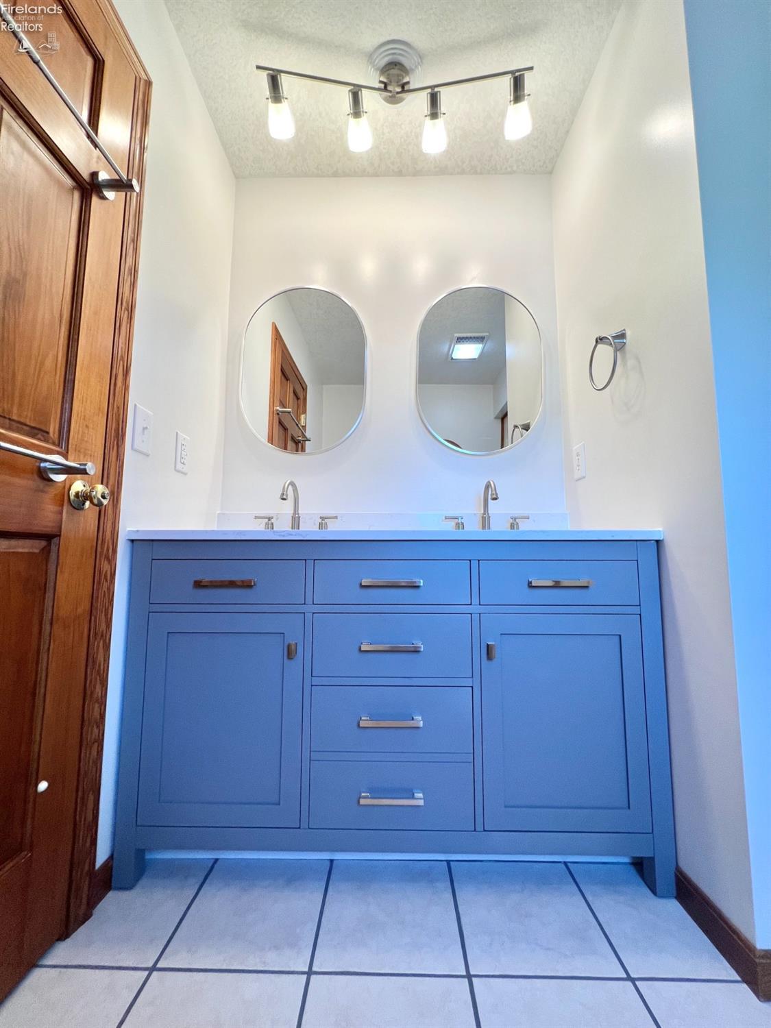 528 W Jamestown Avenue