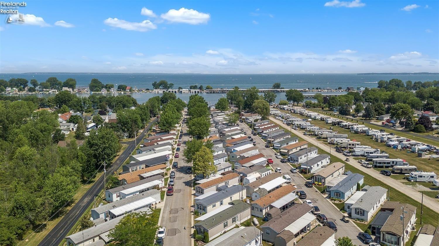 8175 North Shore Boulevard 77