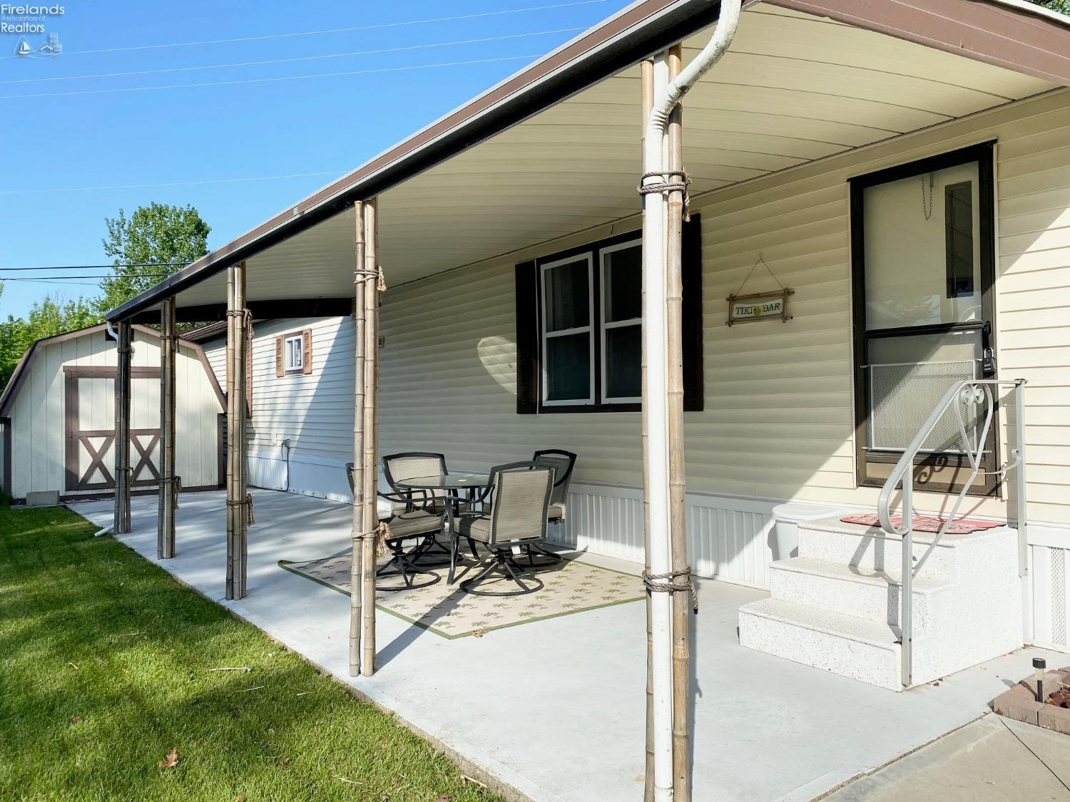 8175 North Shore Boulevard 77