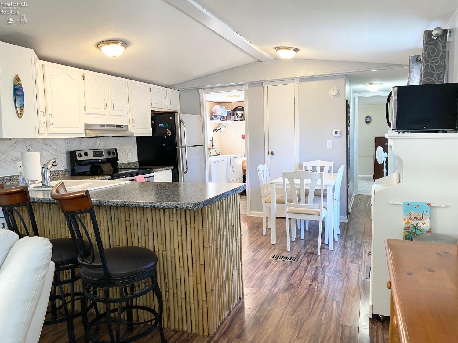 8175 North Shore Boulevard 77