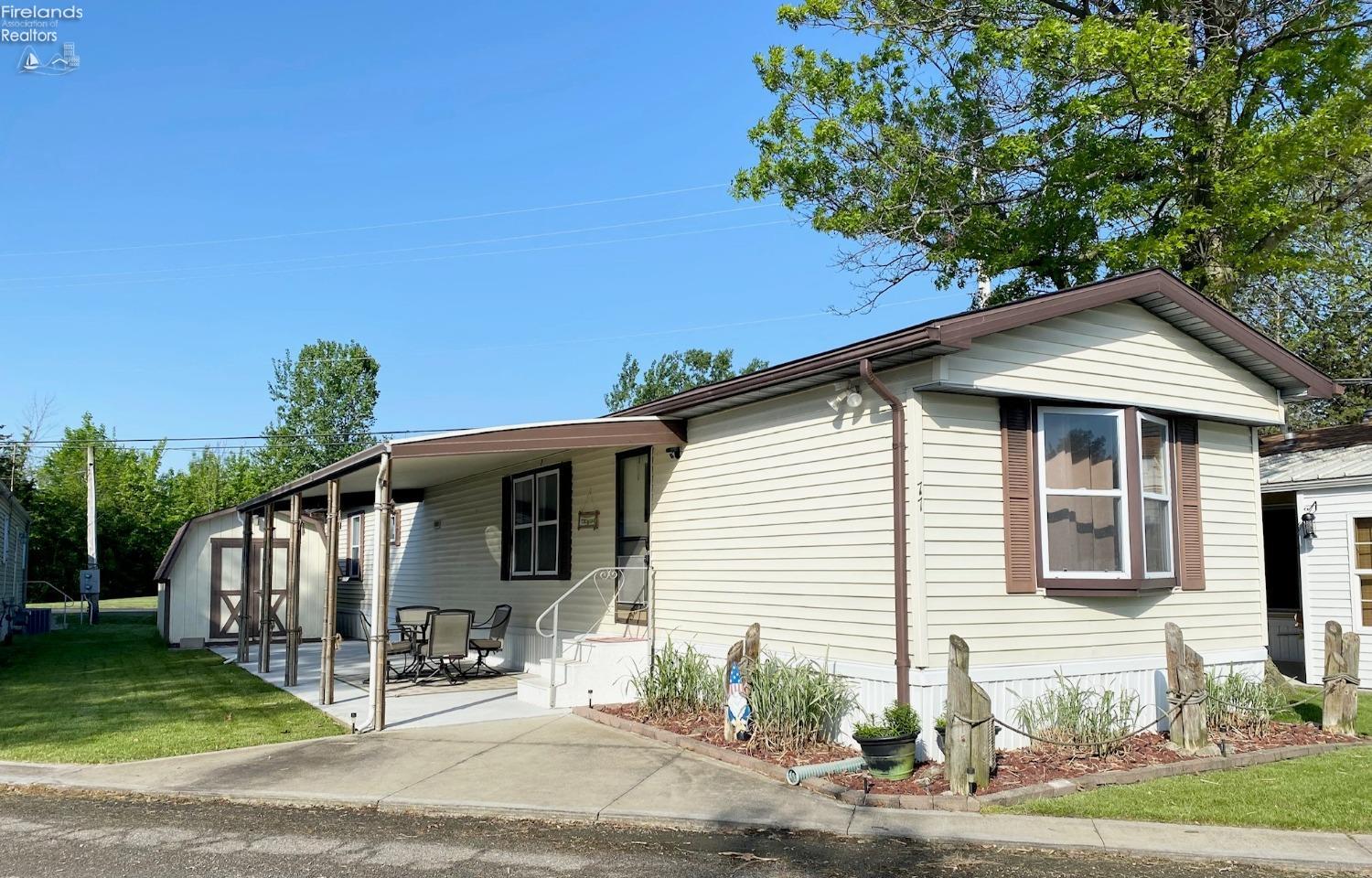 8175 North Shore Boulevard 77