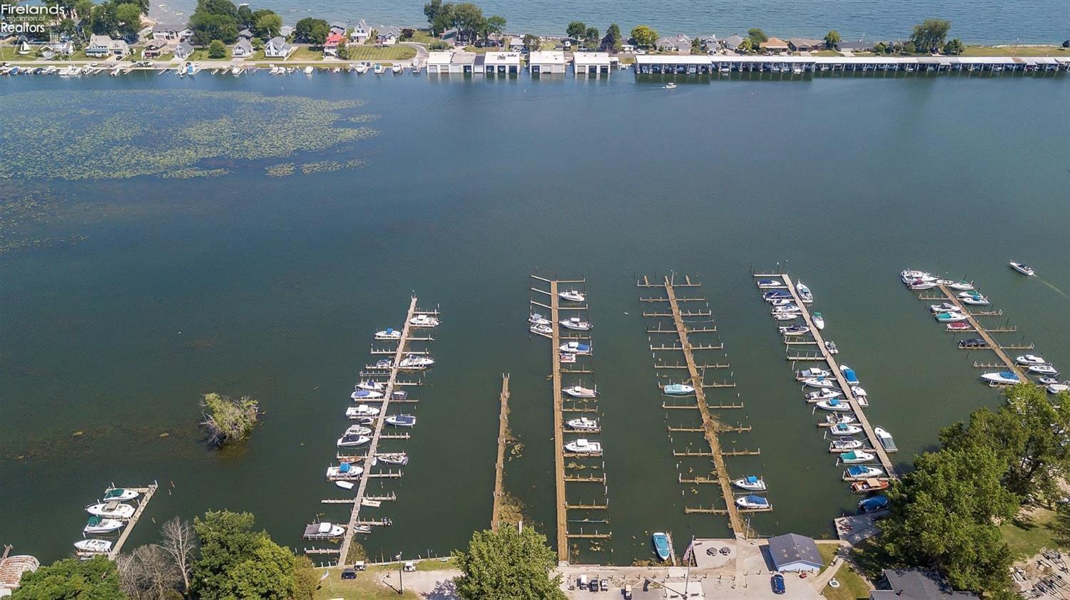 8175 North Shore Boulevard 77