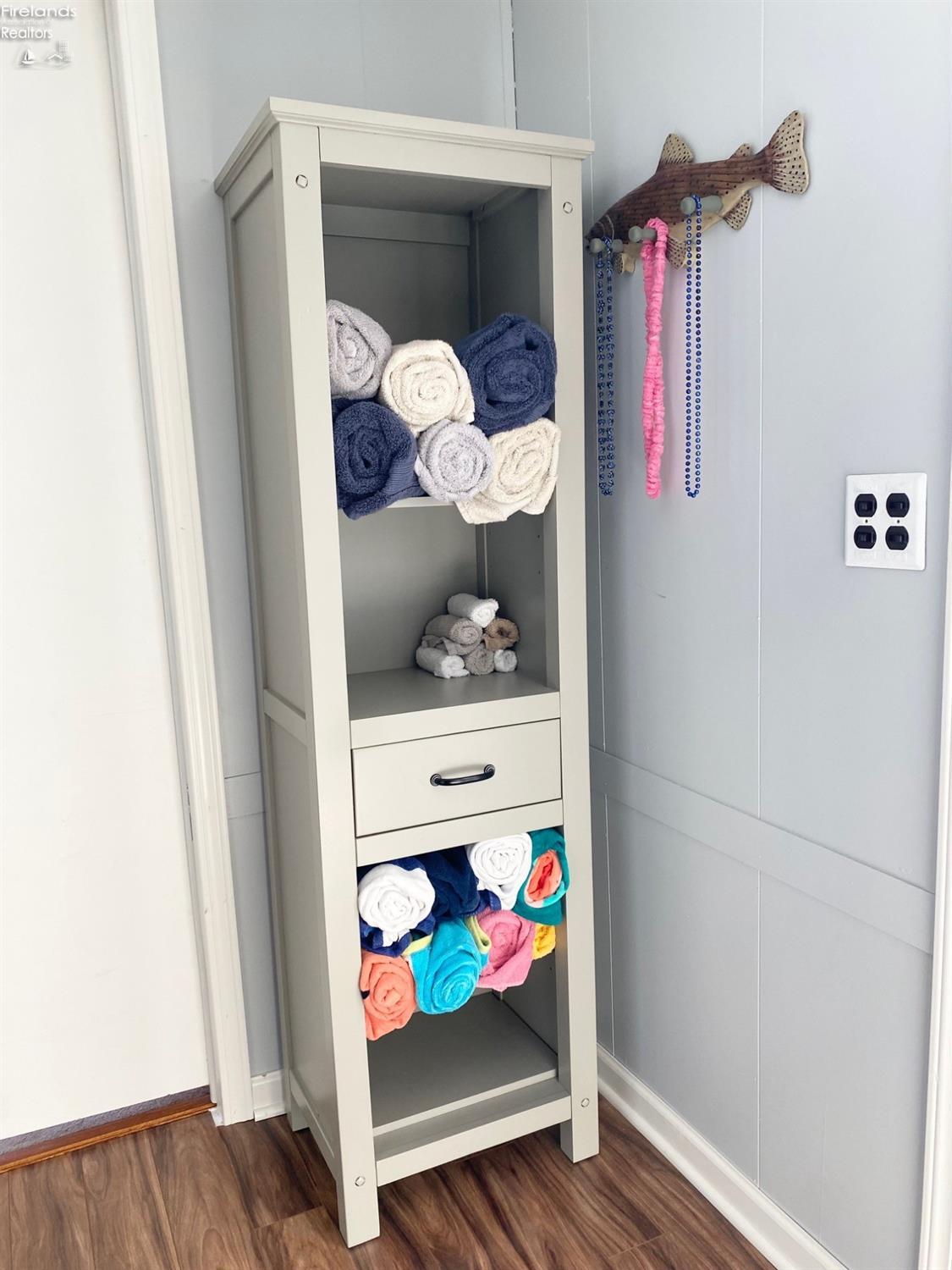 8175 North Shore Boulevard 77