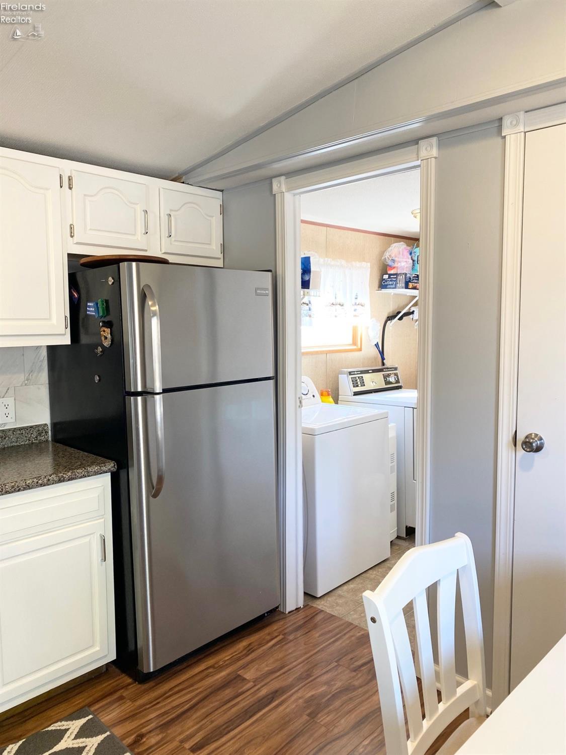 8175 North Shore Boulevard 77