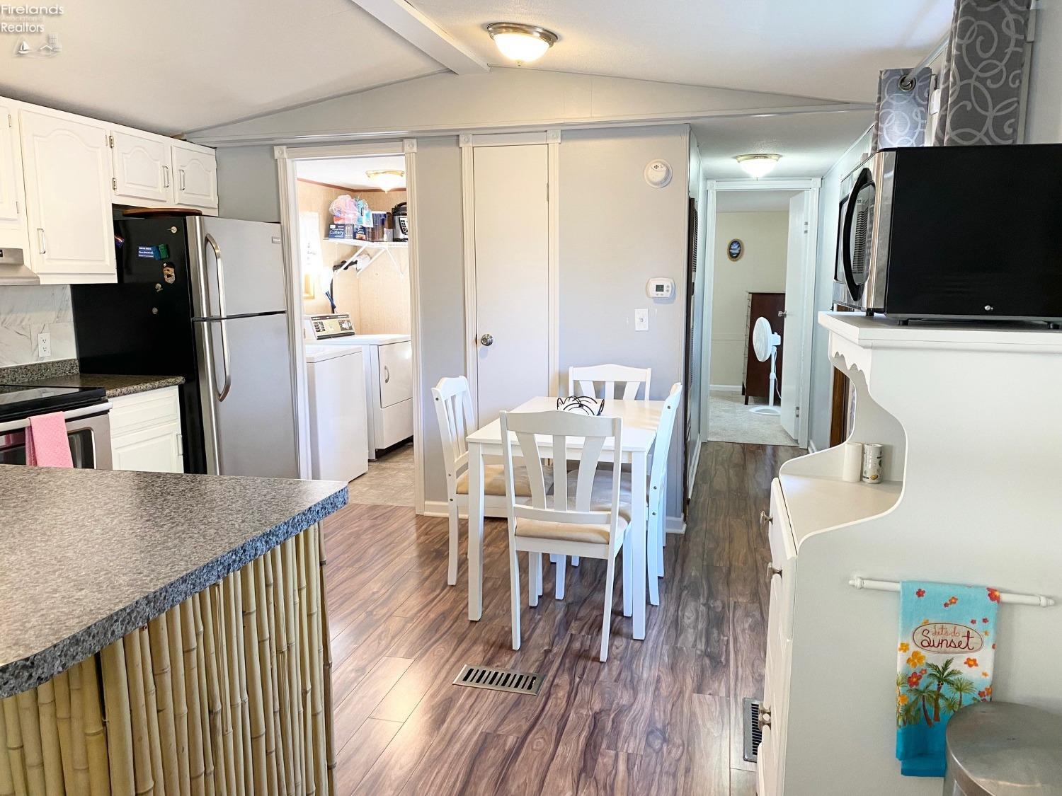 8175 North Shore Boulevard 77