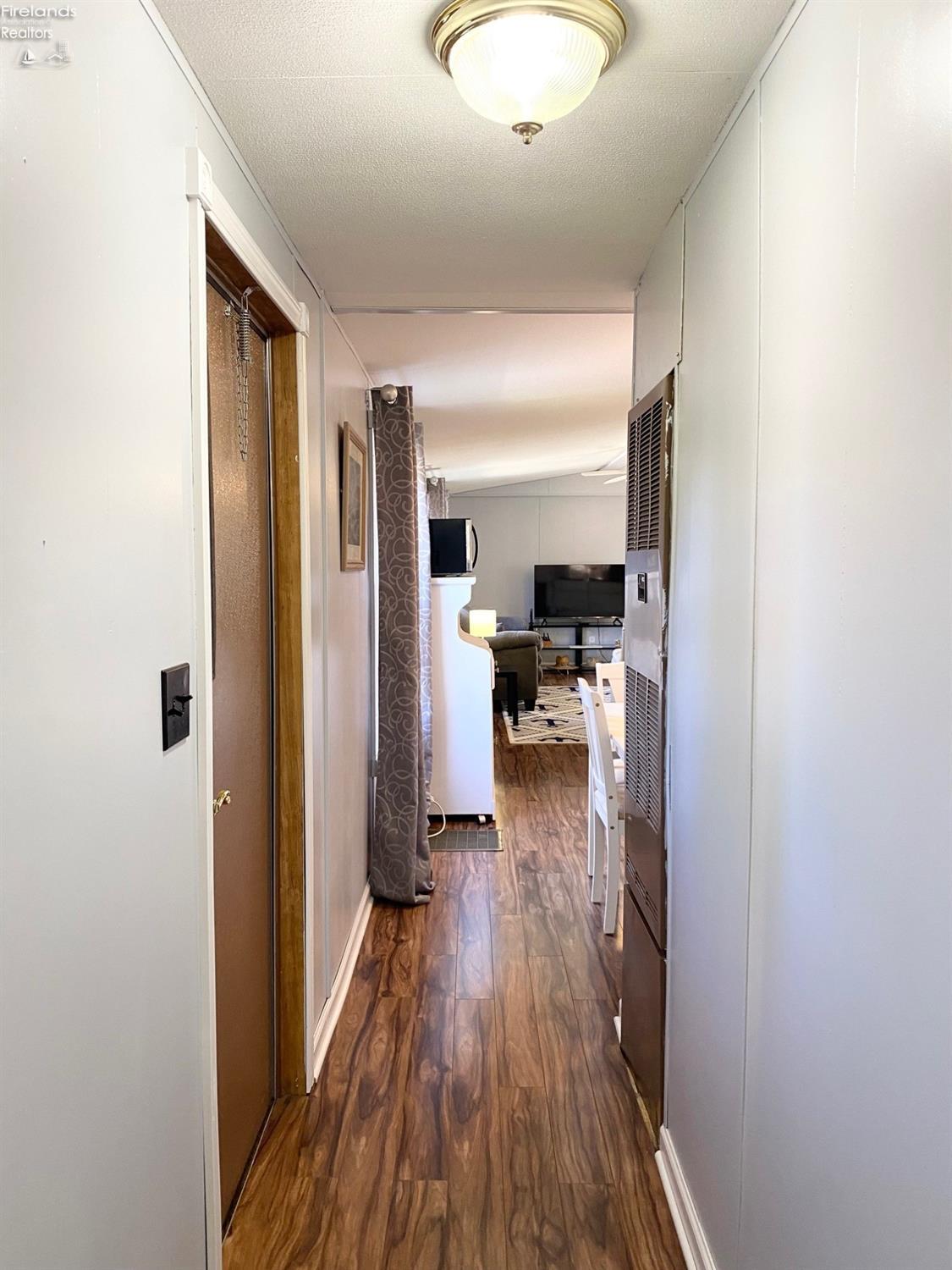 8175 North Shore Boulevard 77