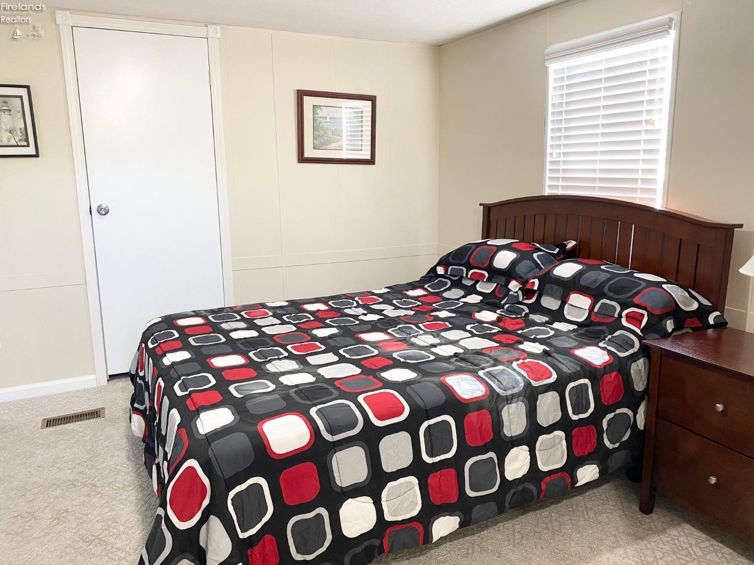 8175 North Shore Boulevard 77