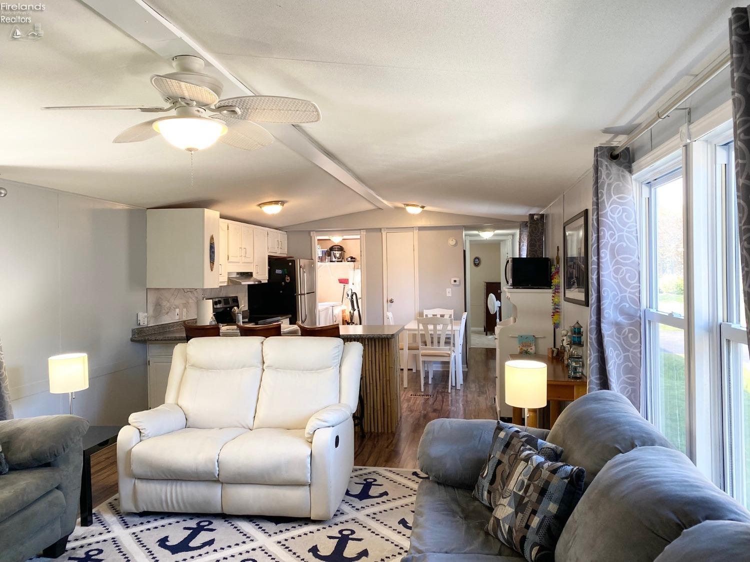 8175 North Shore Boulevard 77