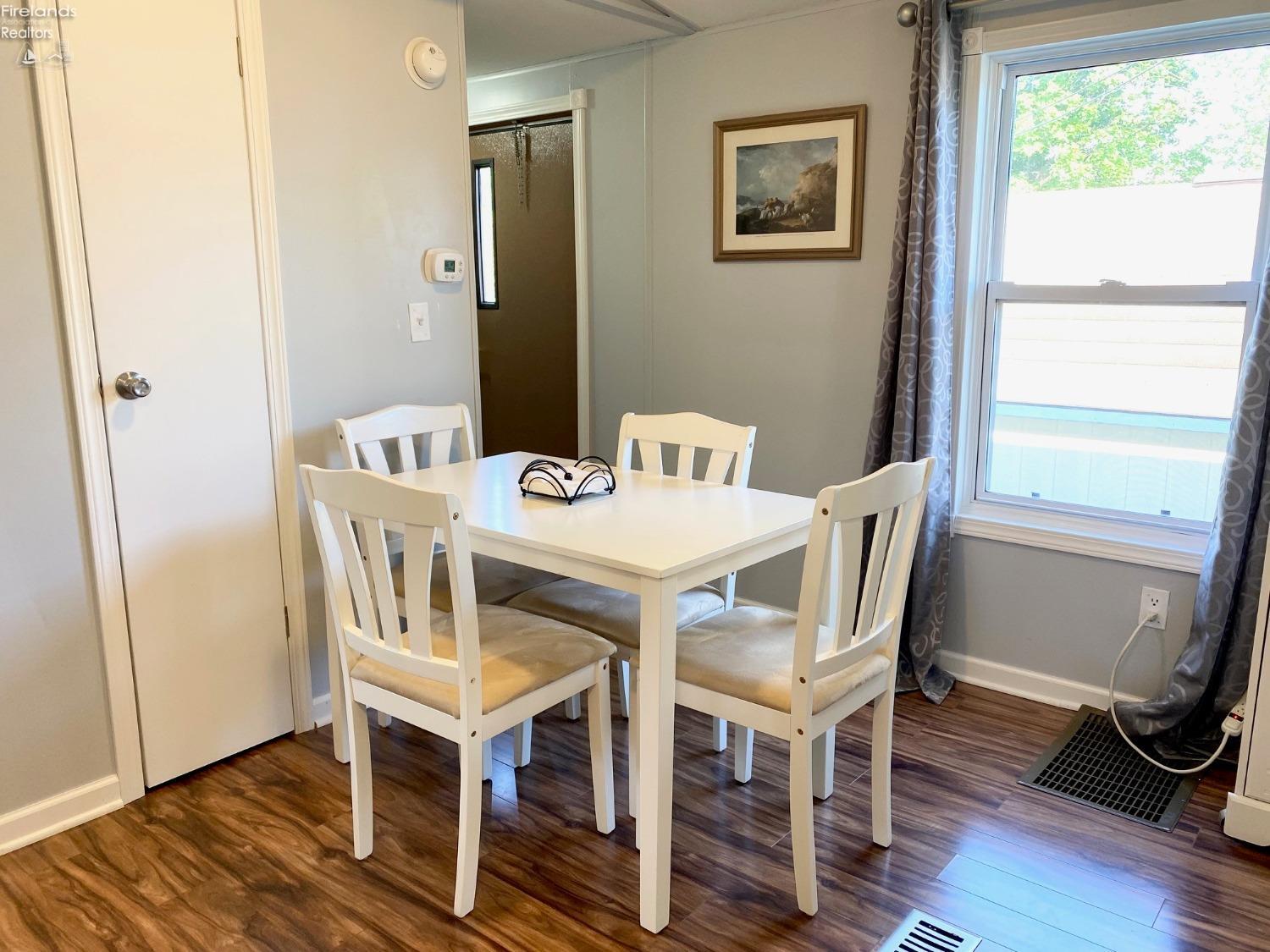 8175 North Shore Boulevard 77