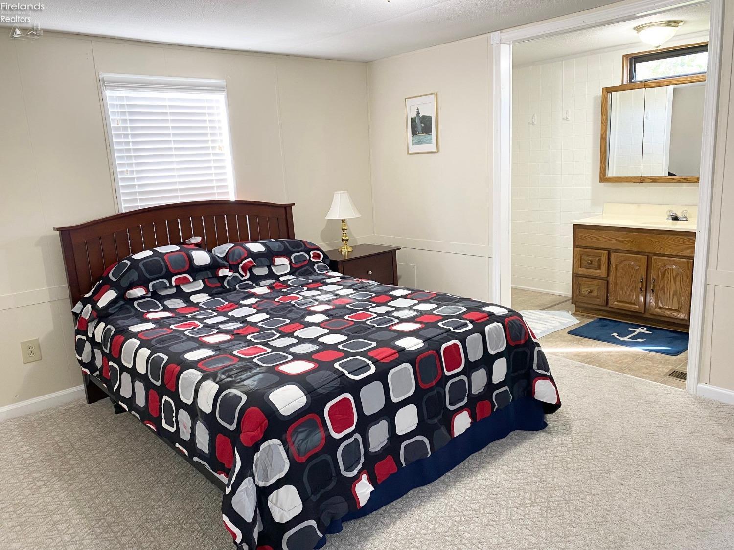 8175 North Shore Boulevard 77