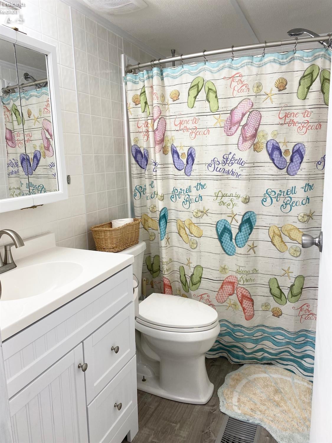 8175 North Shore Boulevard 77