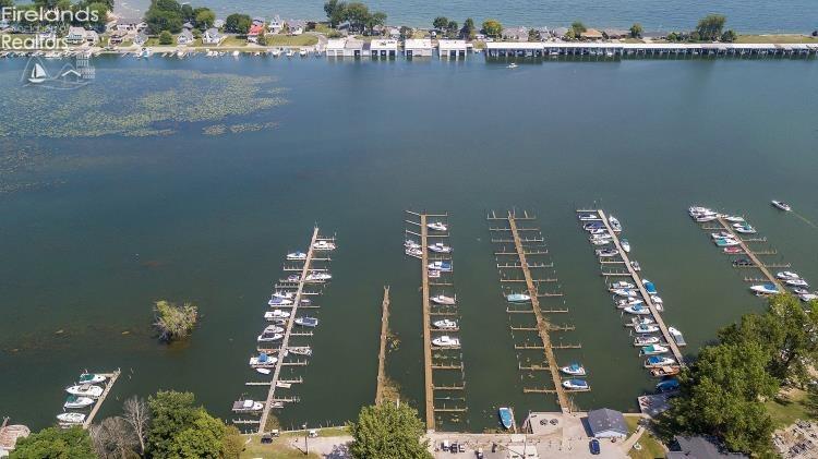 8175 North Shore Boulevard 77