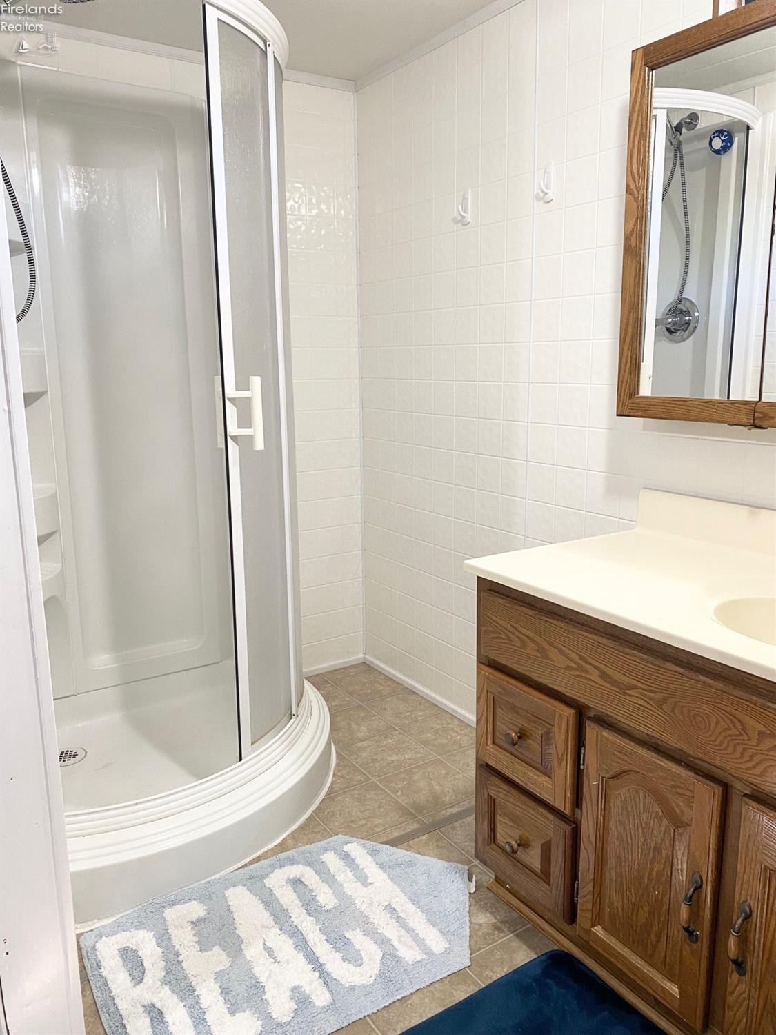 8175 North Shore Boulevard 77