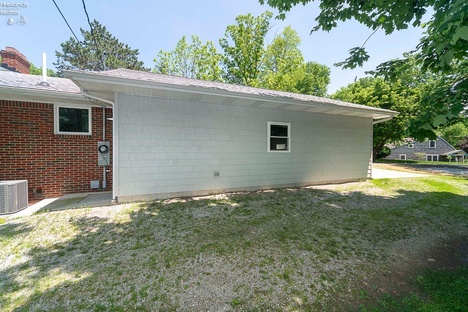 3657 N Ridge Road