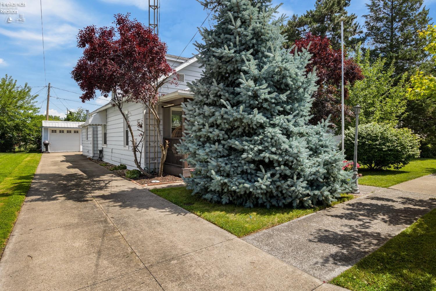 909 E 3rd Street