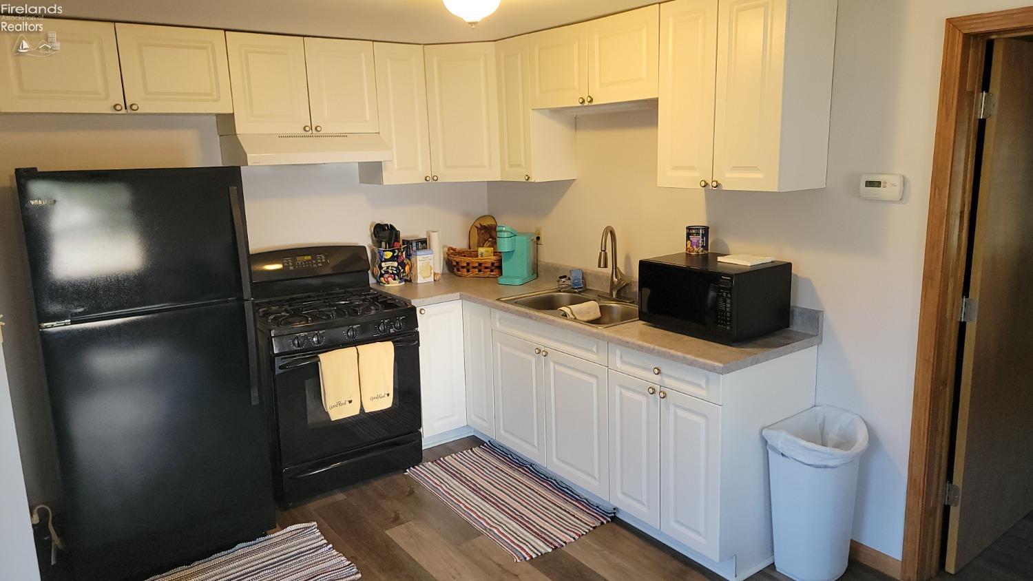 5425 E Treasure Lane