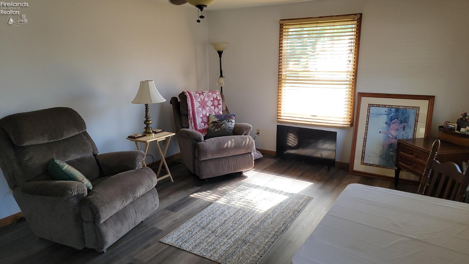 5425 E Treasure Lane