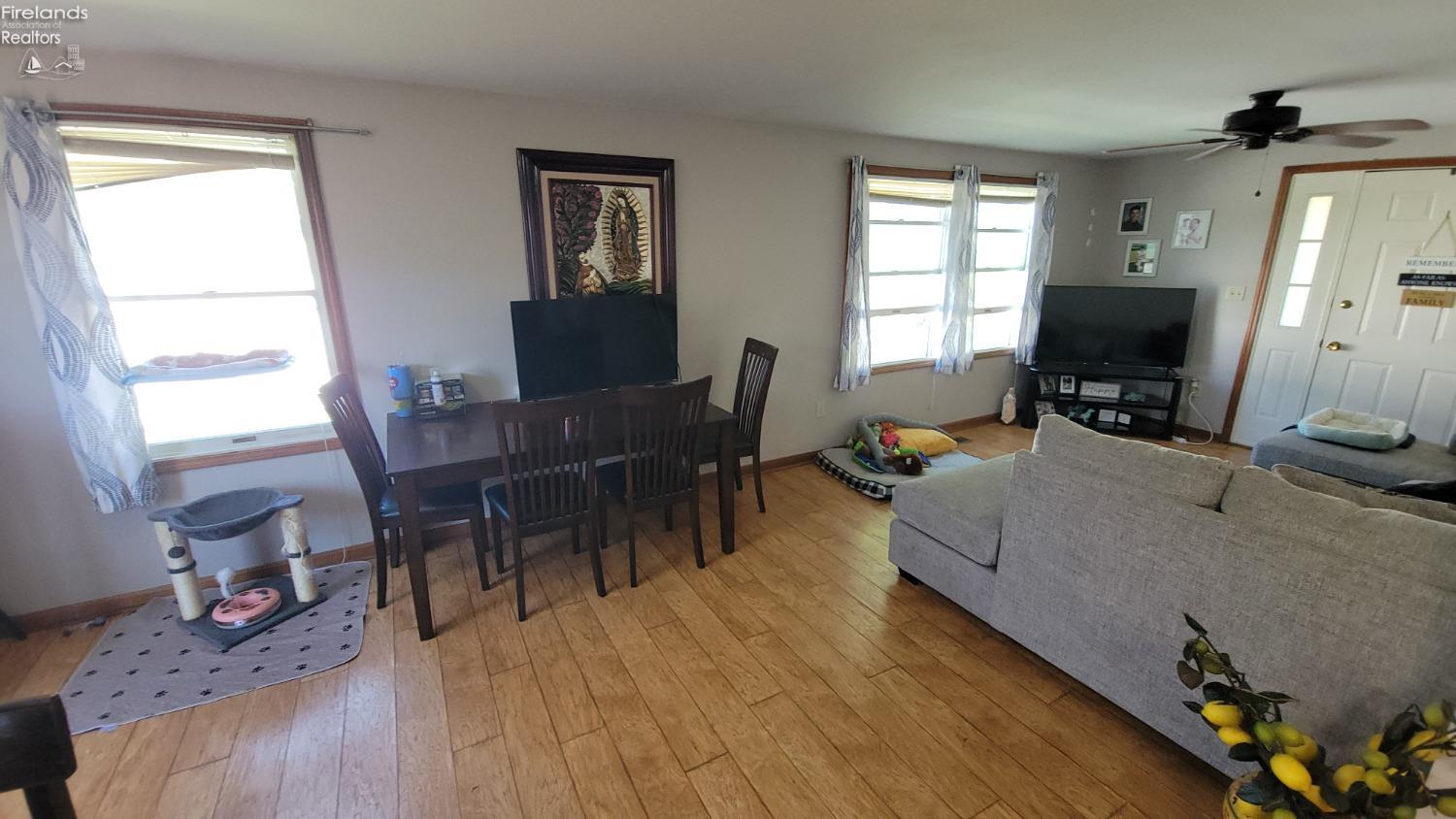 5425 E Treasure Lane