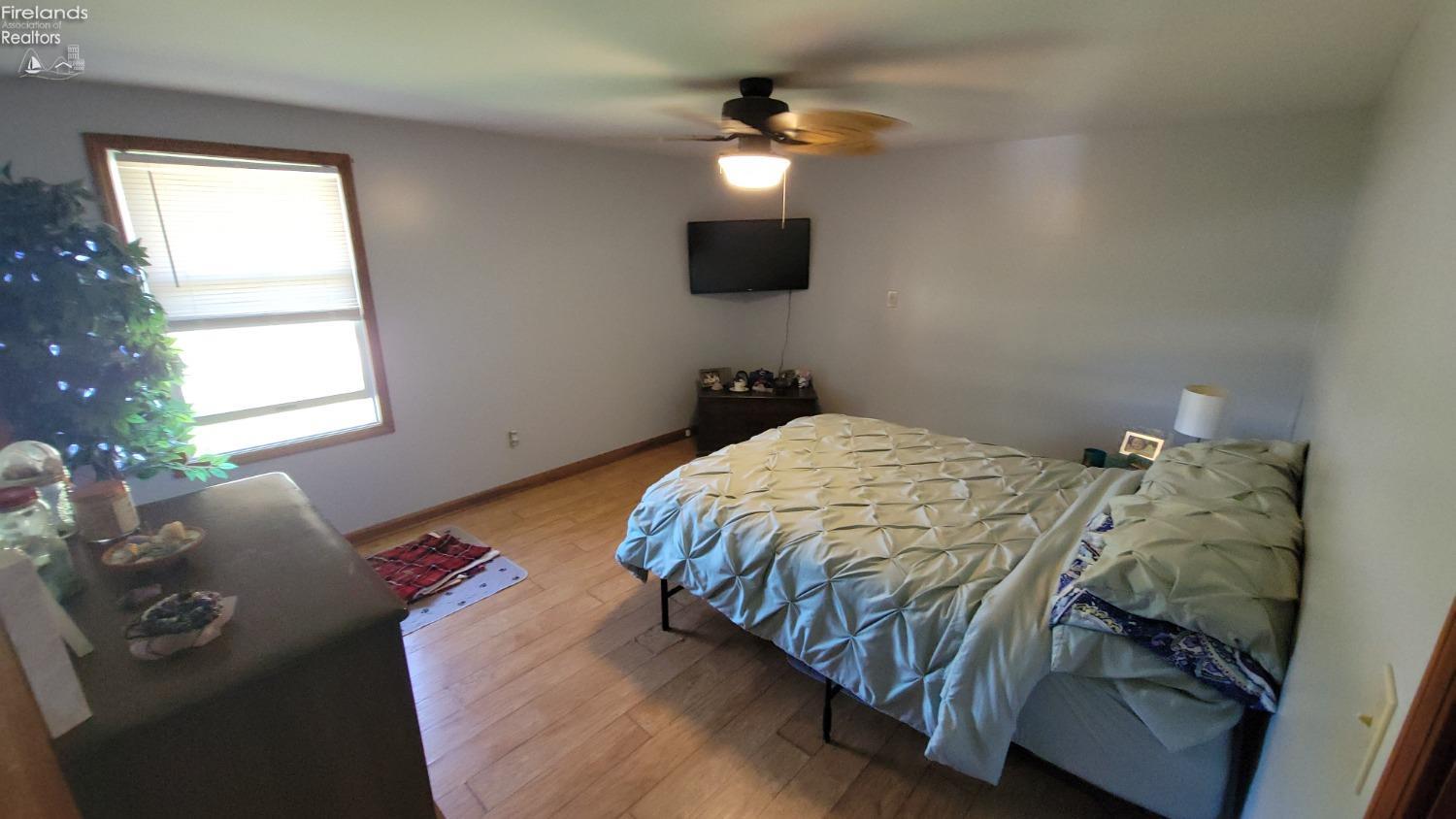 5425 E Treasure Lane