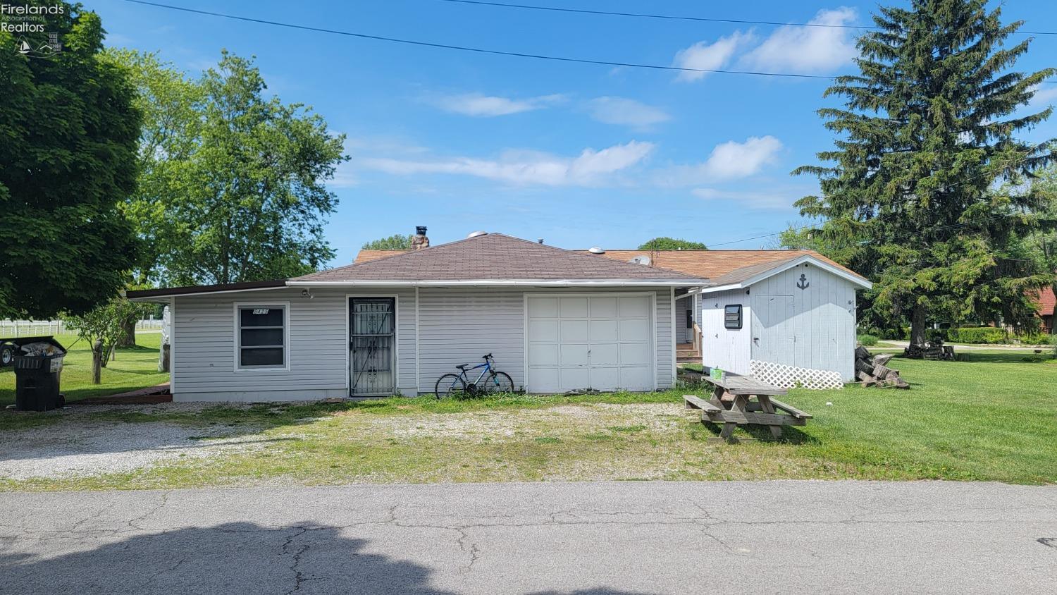 5425 E Treasure Lane