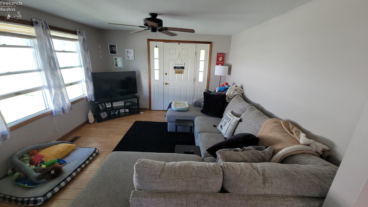 5425 E Treasure Lane