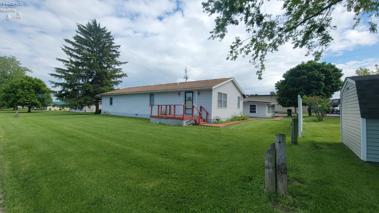 5425 E Treasure Lane