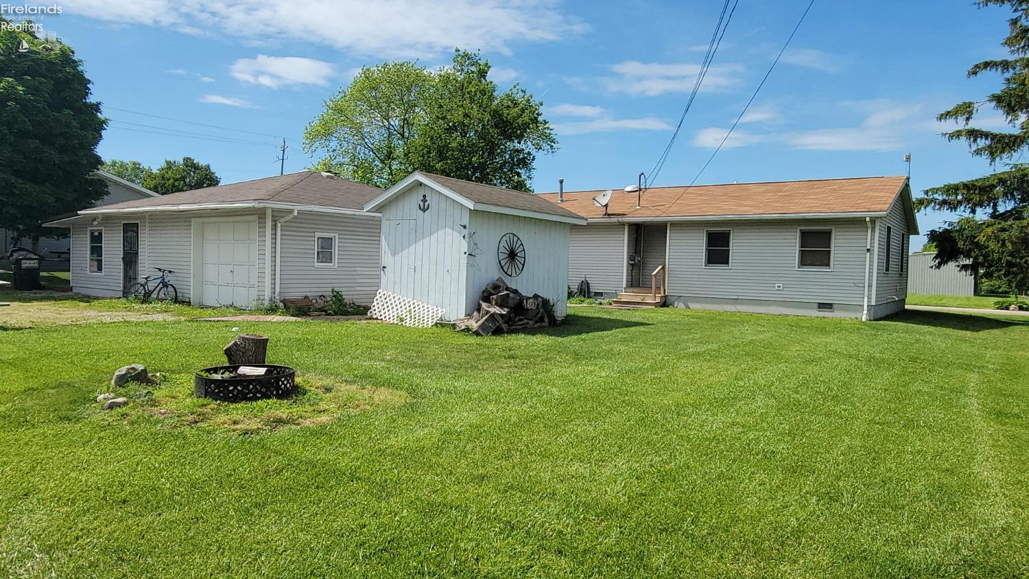 5425 E Treasure Lane