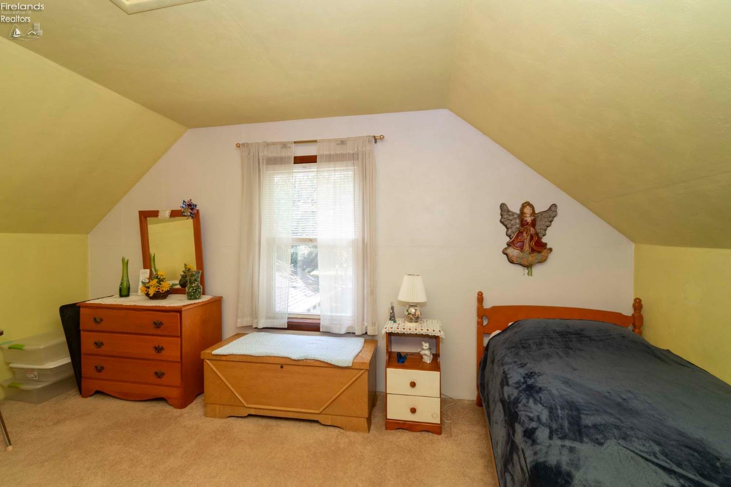 3879 N Stonehenge Road