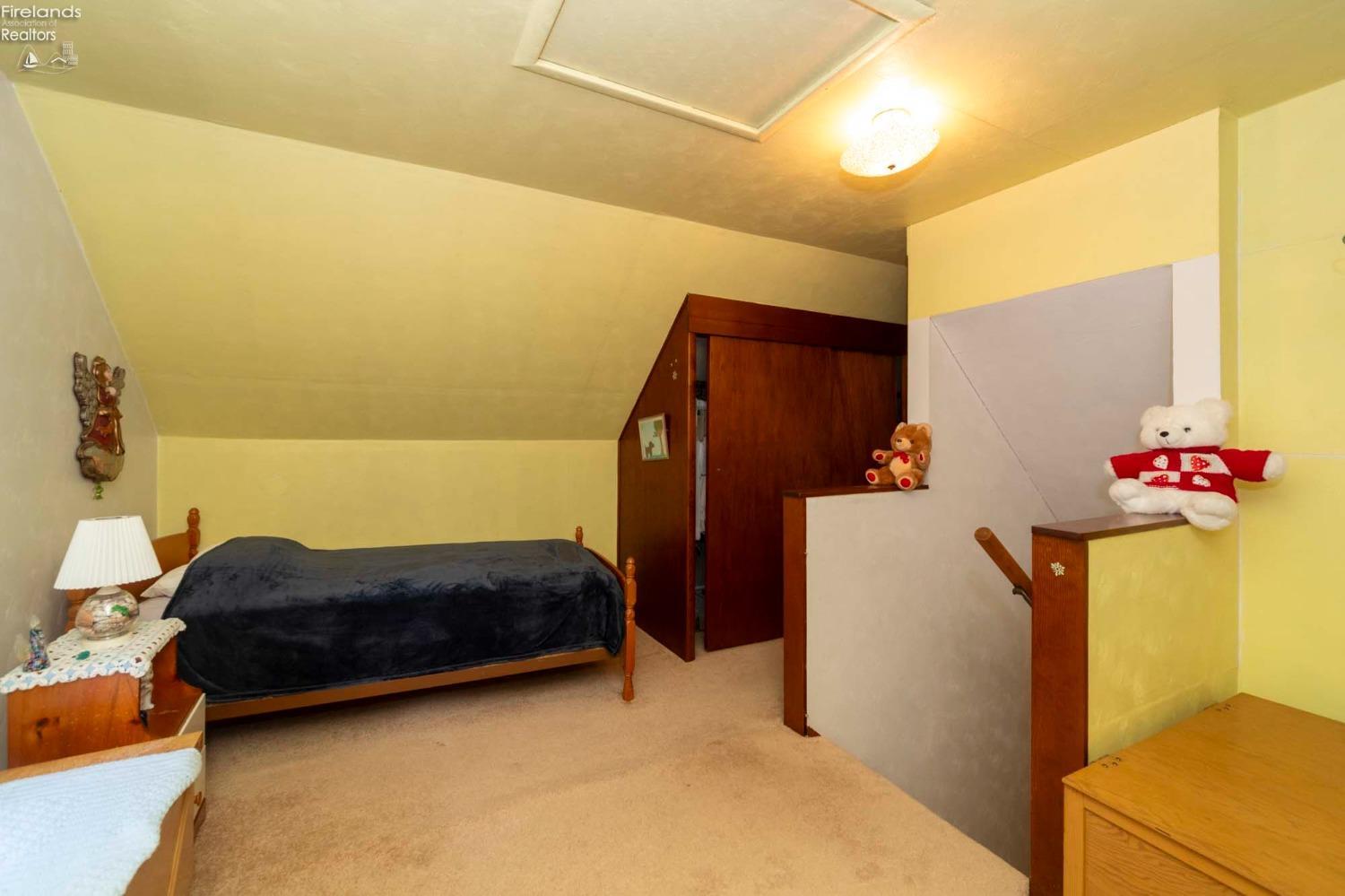 3879 N Stonehenge Road