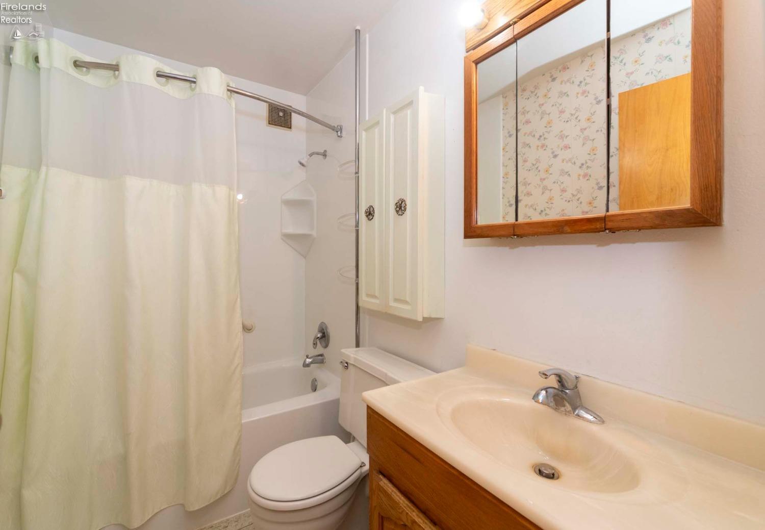 3879 N Stonehenge Road