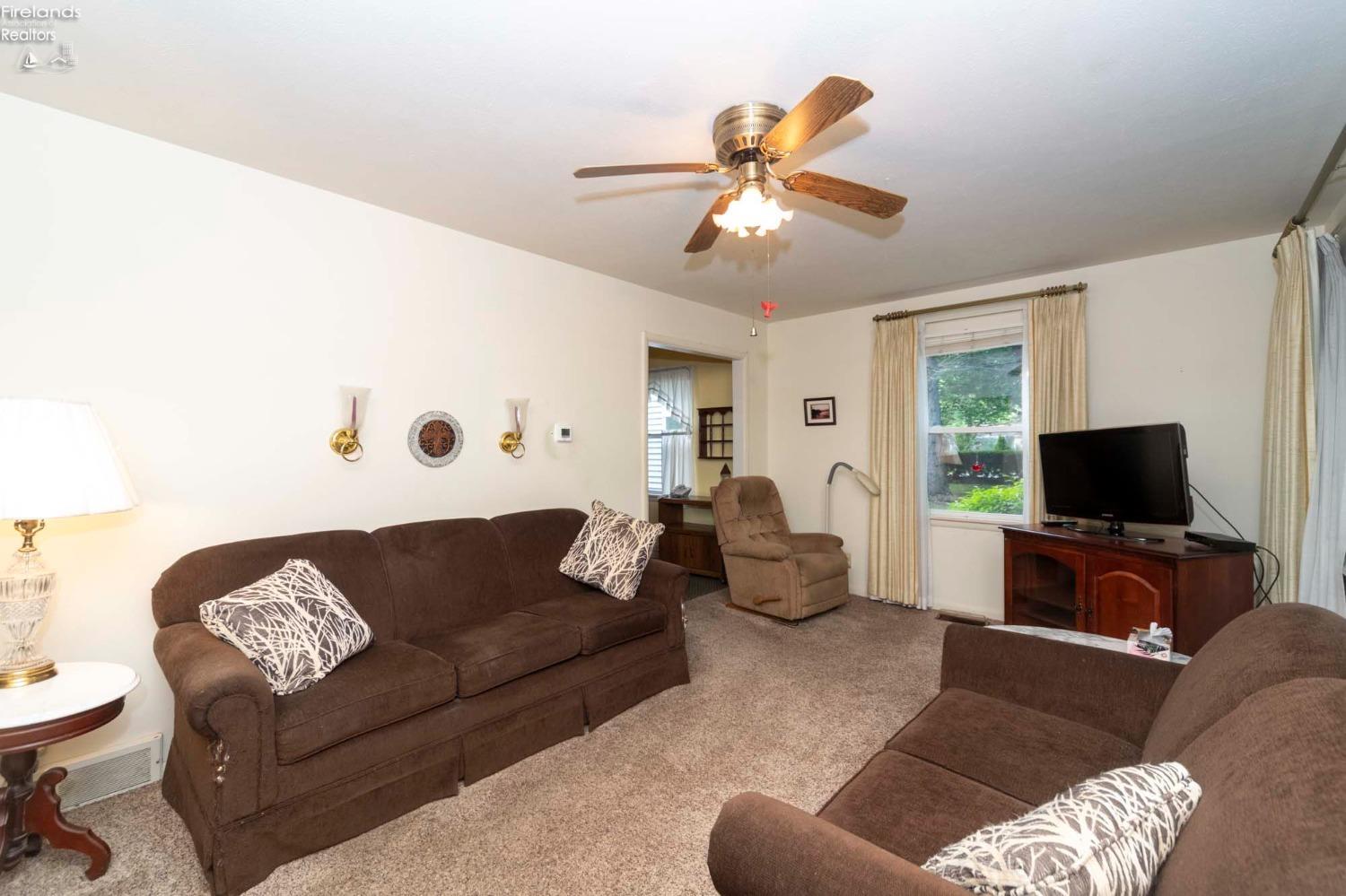 3879 N Stonehenge Road