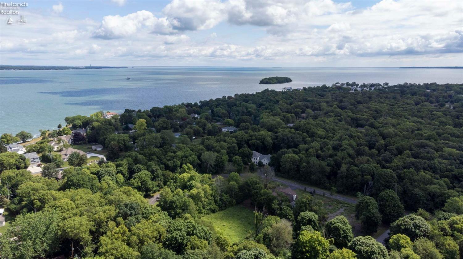 3879 N Stonehenge Road