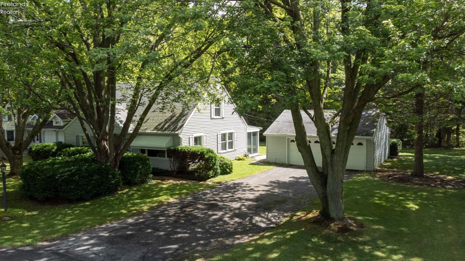 3879 N Stonehenge Road