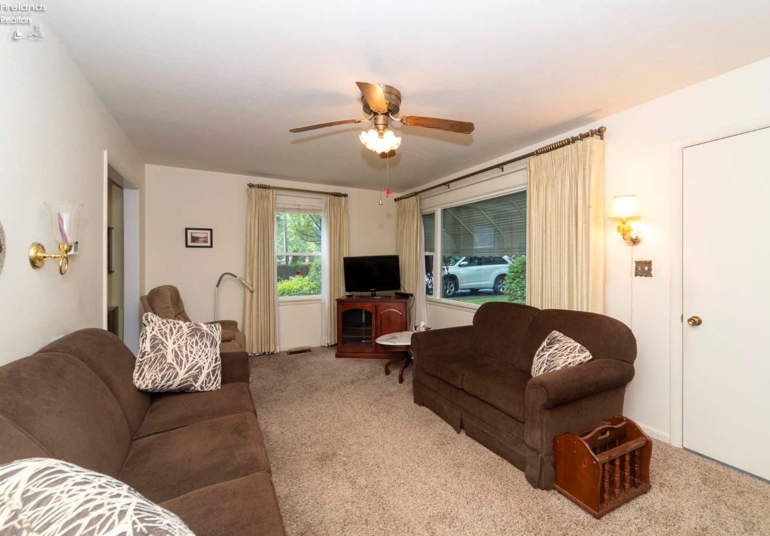 3879 N Stonehenge Road