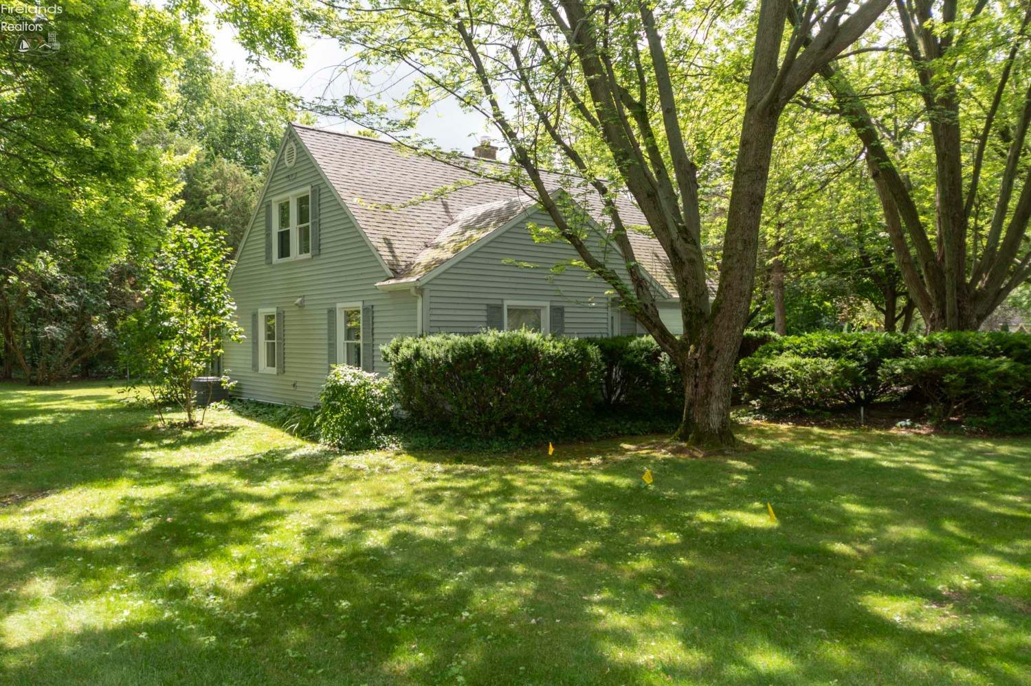 3879 N Stonehenge Road