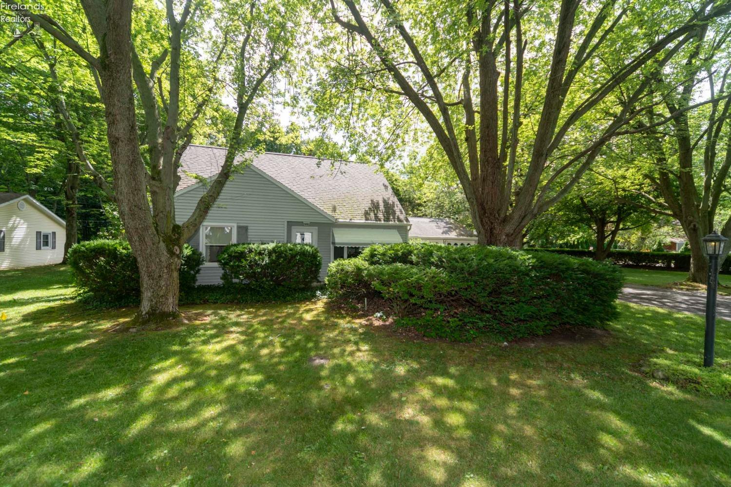 3879 N Stonehenge Road