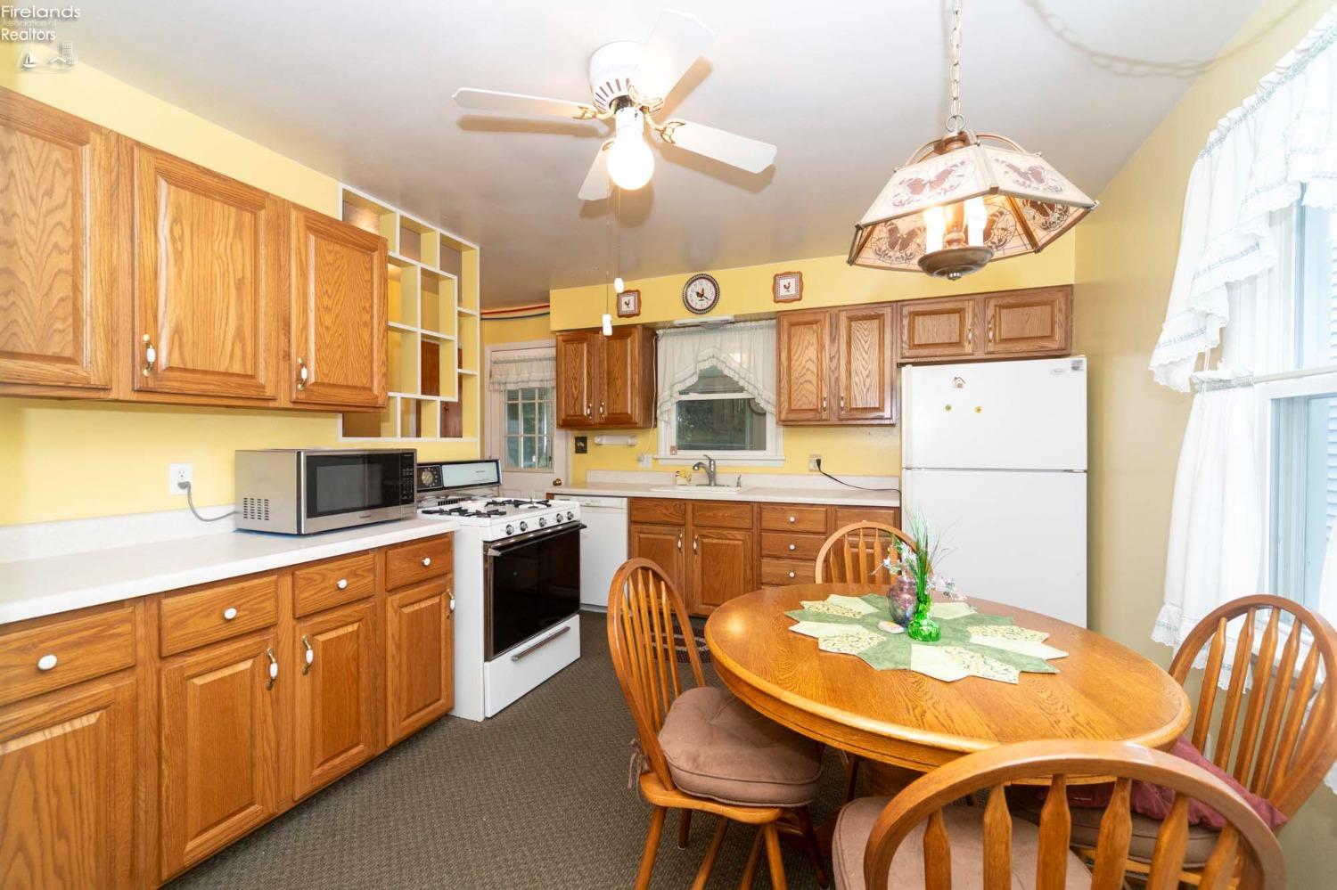 3879 N Stonehenge Road