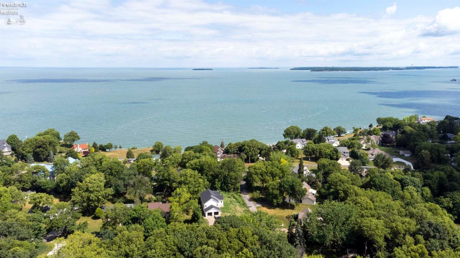 3879 N Stonehenge Road