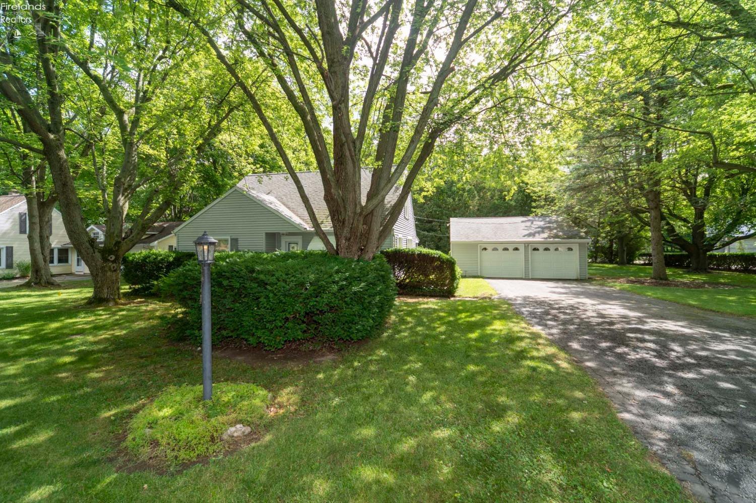 3879 N Stonehenge Road