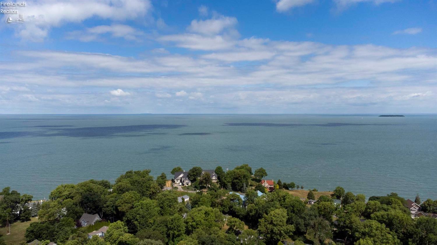 3879 N Stonehenge Road