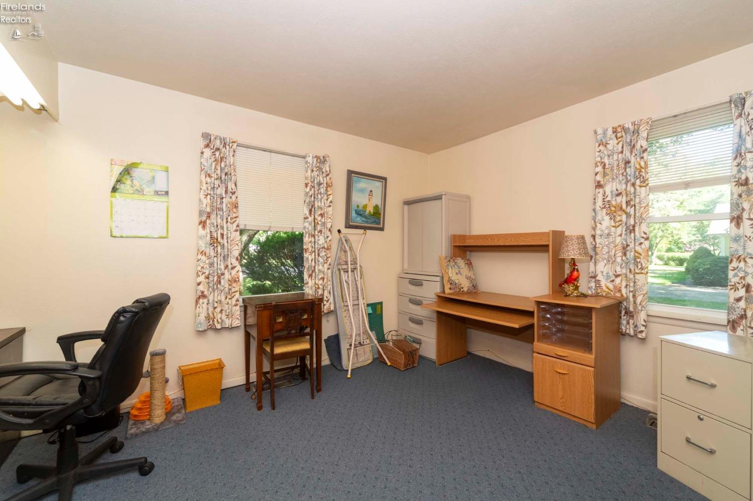 3879 N Stonehenge Road