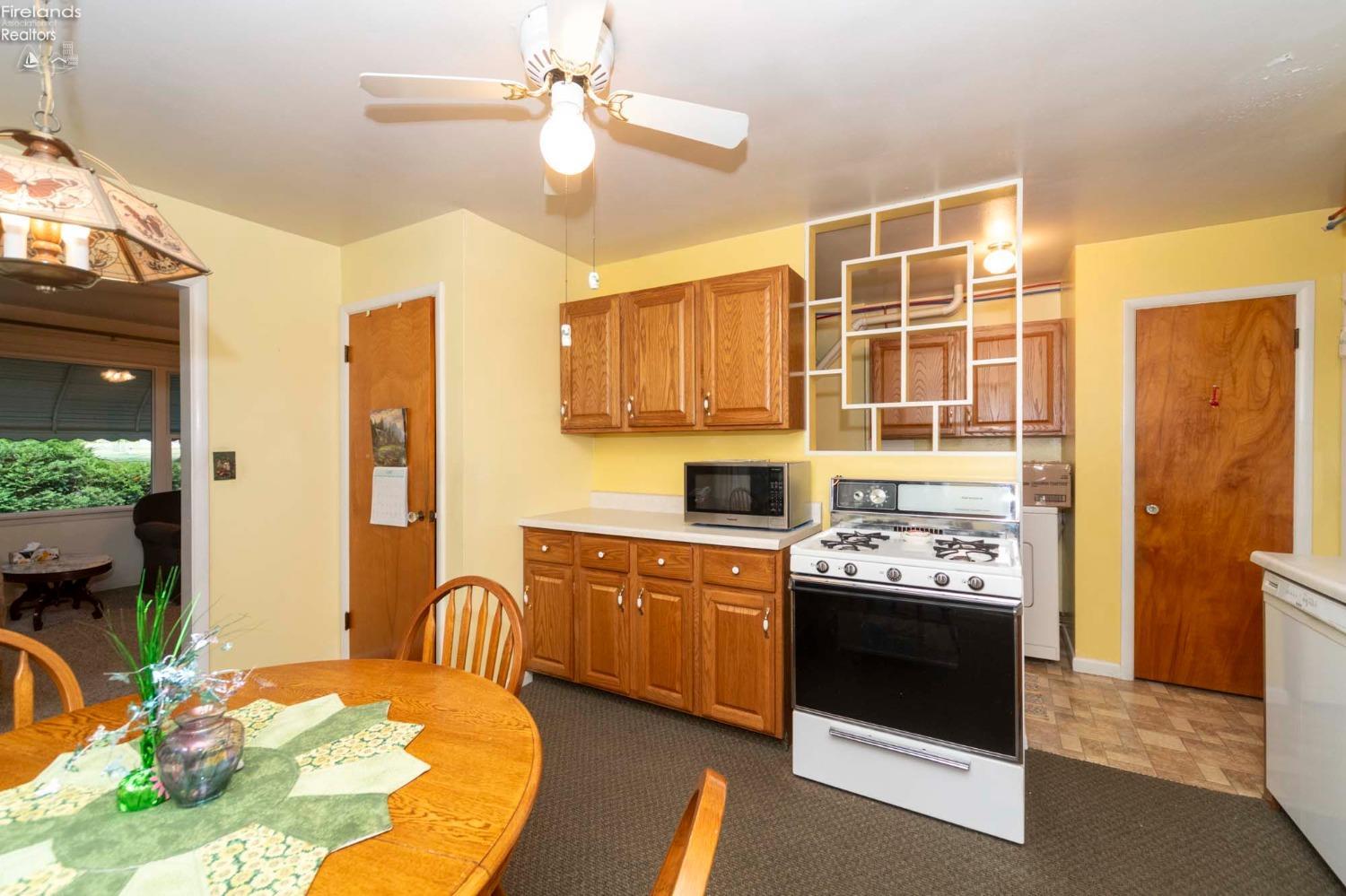 3879 N Stonehenge Road