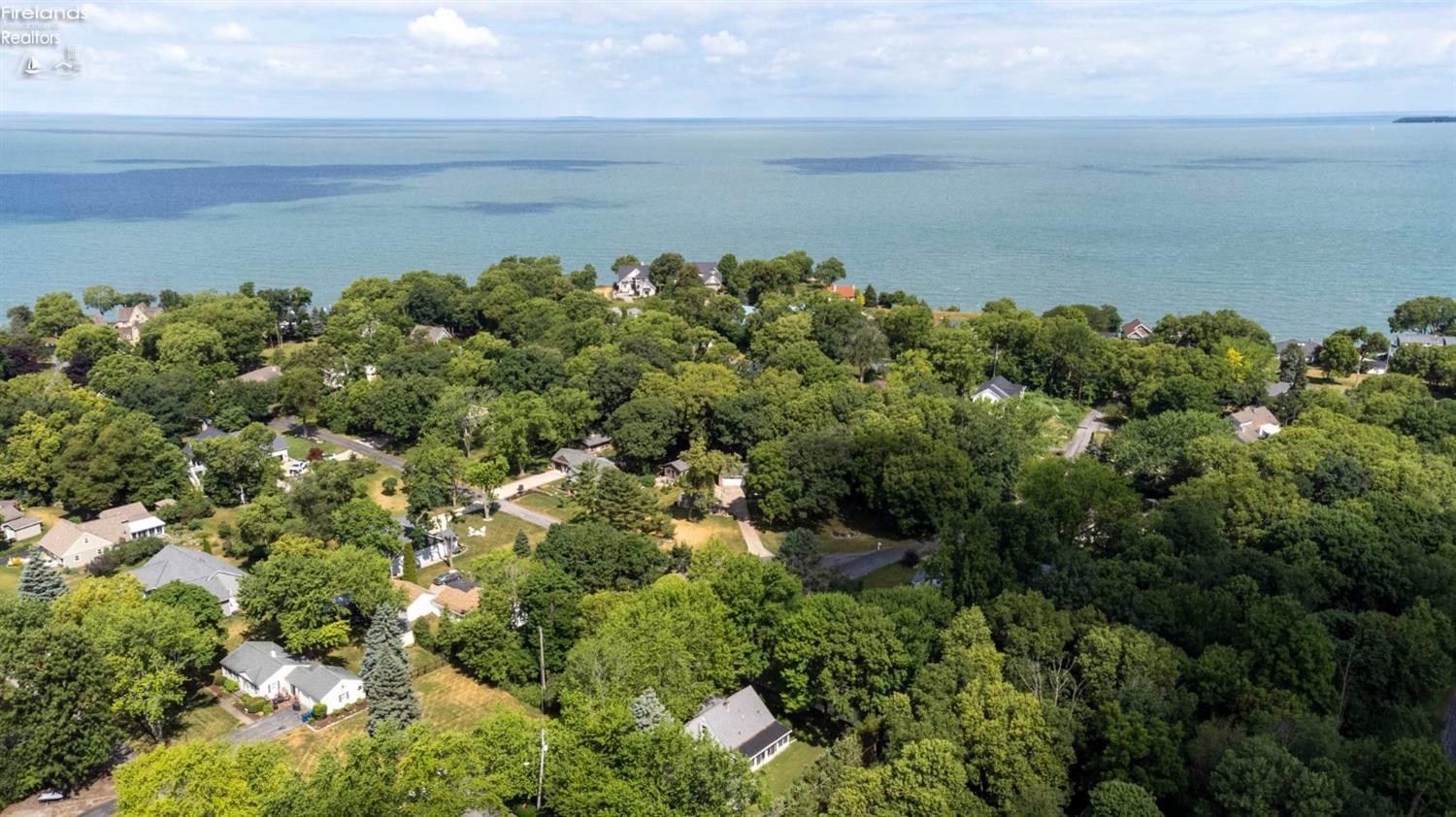 3879 N Stonehenge Road