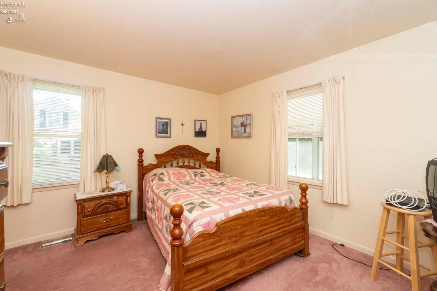 3879 N Stonehenge Road