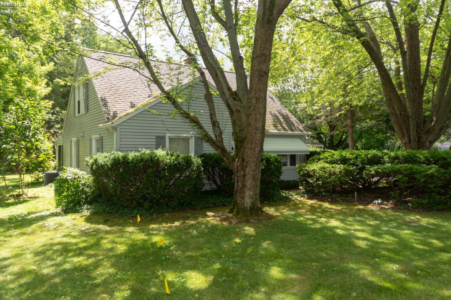 3879 N Stonehenge Road